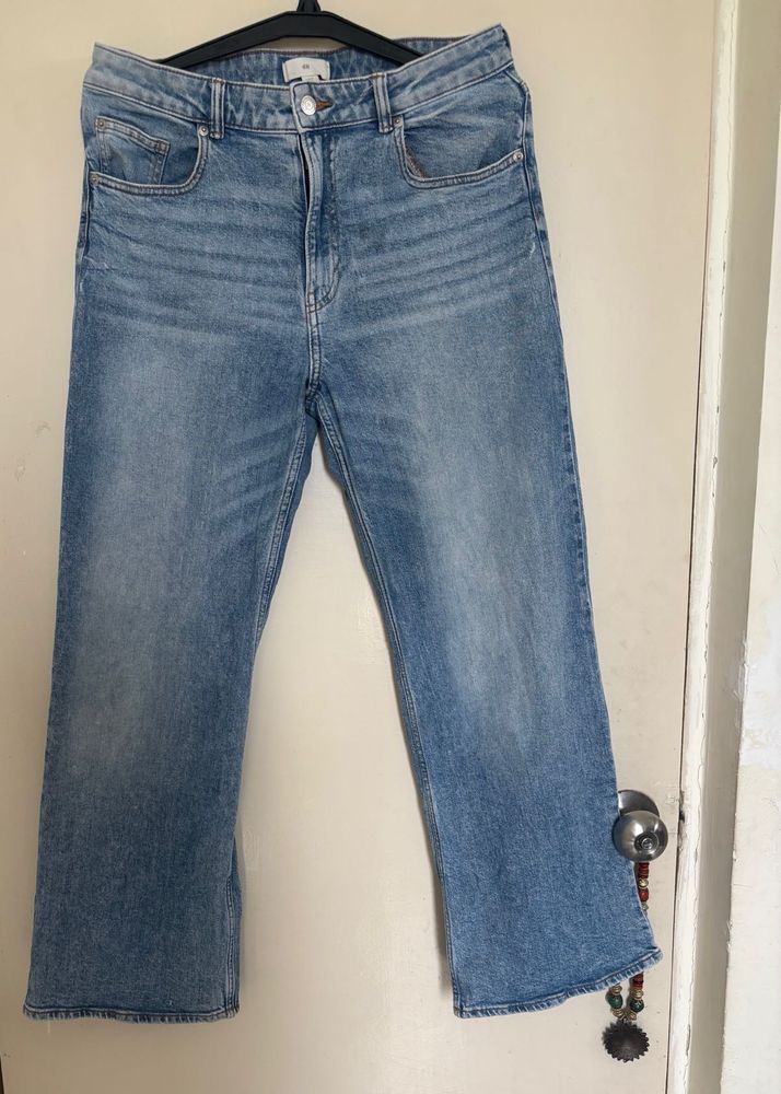 H&amp;M HIGH RISE STRAIGHT FIT JEANS