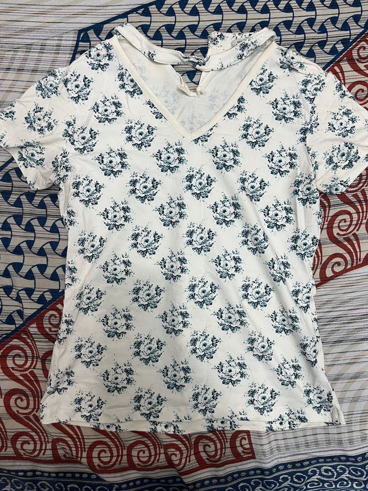 Floral Print Chocker Neckline Top