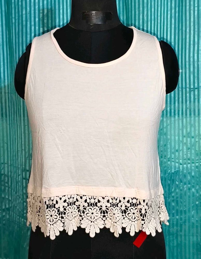 🎁Buy 2 Get 1 Free🎁Size S/M Lace white crop top