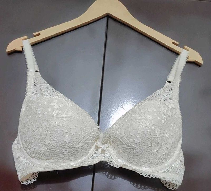 Cream Elegant Lace Bra For 38 Bust