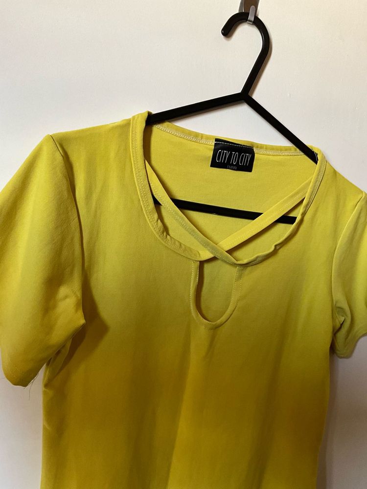 Chic Yellow Top from Paris 💛😍