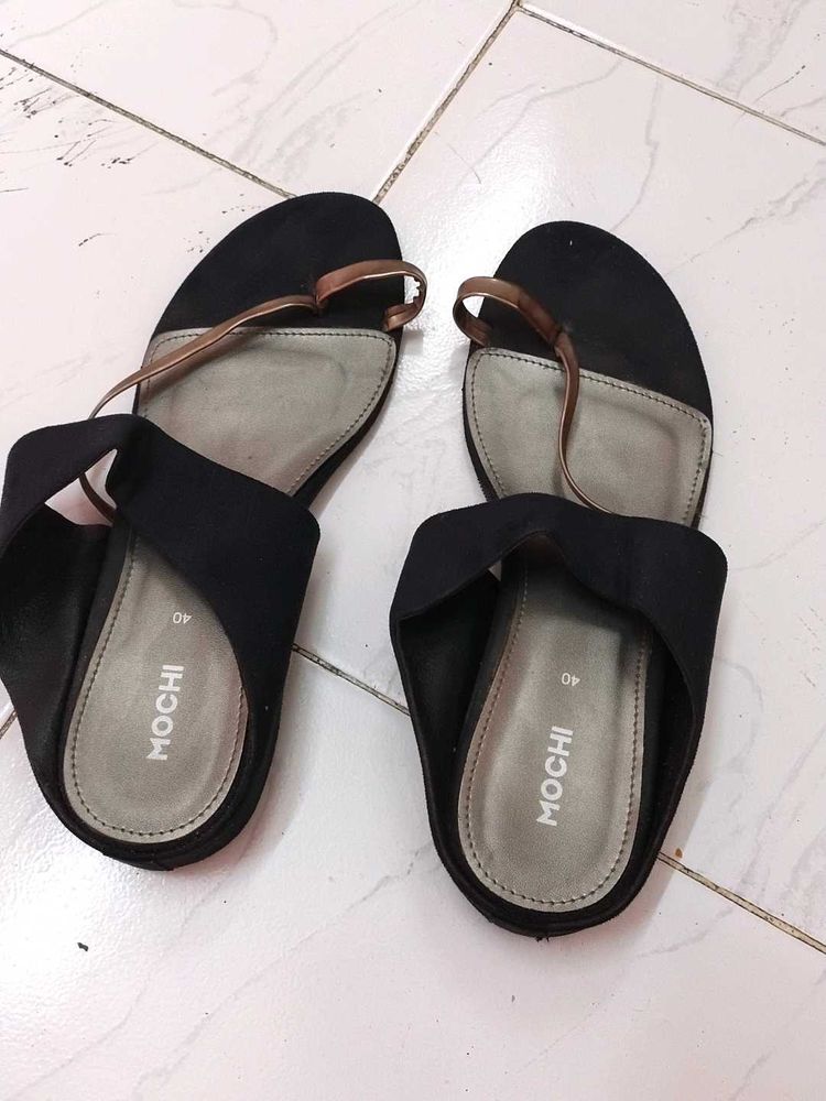Like New Ladies Mochi Chappal