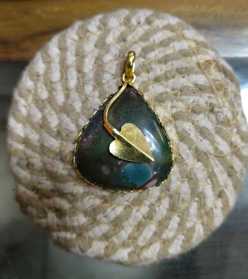 Vintage Stone &amp; Gold Tone Leaf Pendant