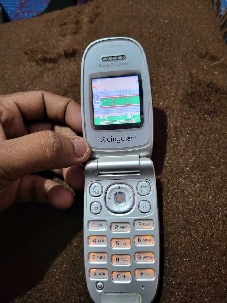 Vintage Sony Ericsson Z300a Flip Phone