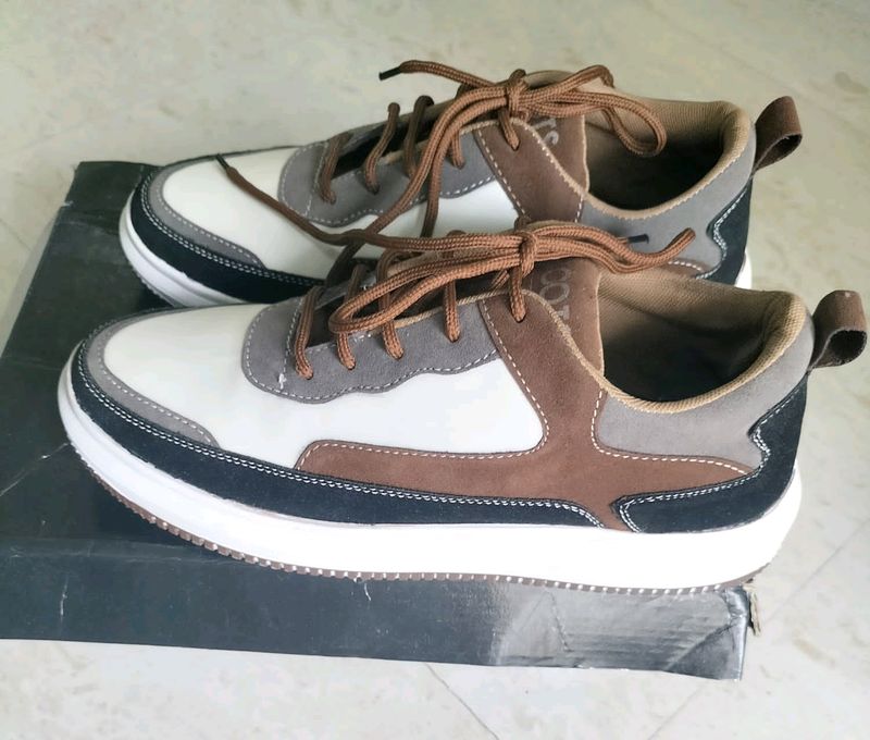 Boots And Beyond MENS SNEAKER.
