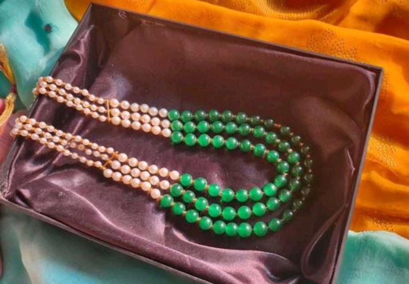 Elegant Green &amp; Pearl Layered Necklace