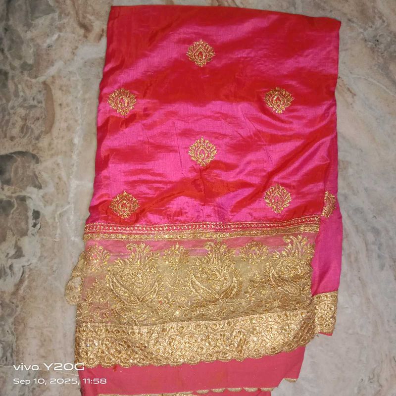 Pink 💕saree With Gold Design