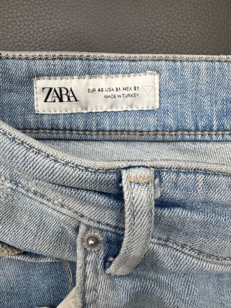Zara Light Wash Denim Jeans