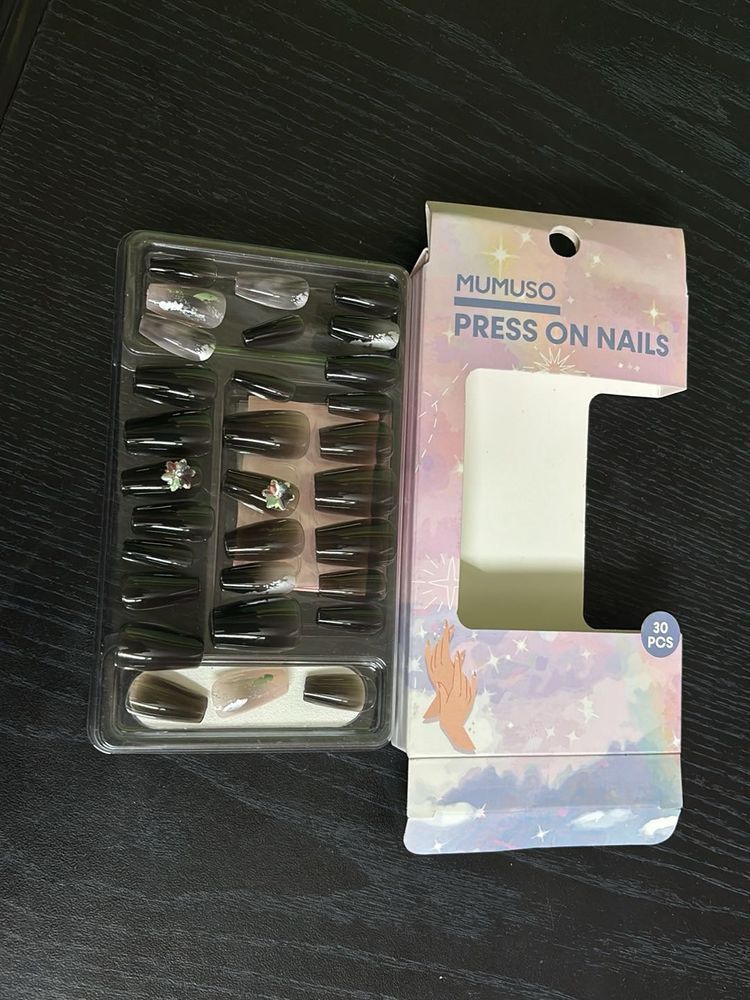 Mumuso Press-On Nails (Dreamland Collection) – 30