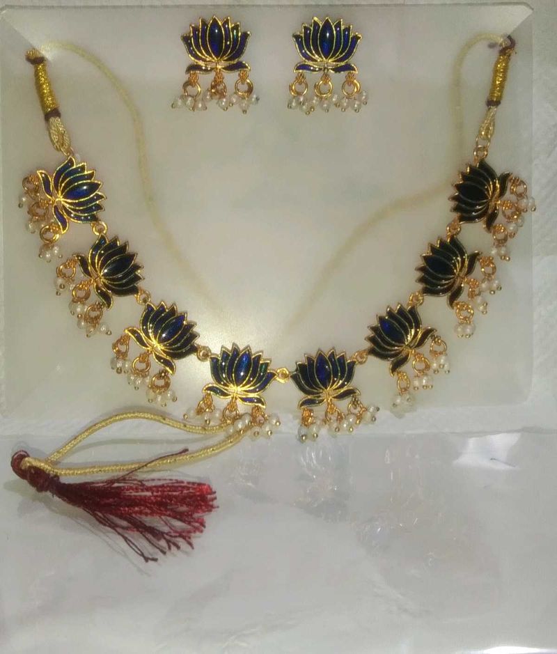 Lotus Blossom Necklace &amp; Earring Set🤍