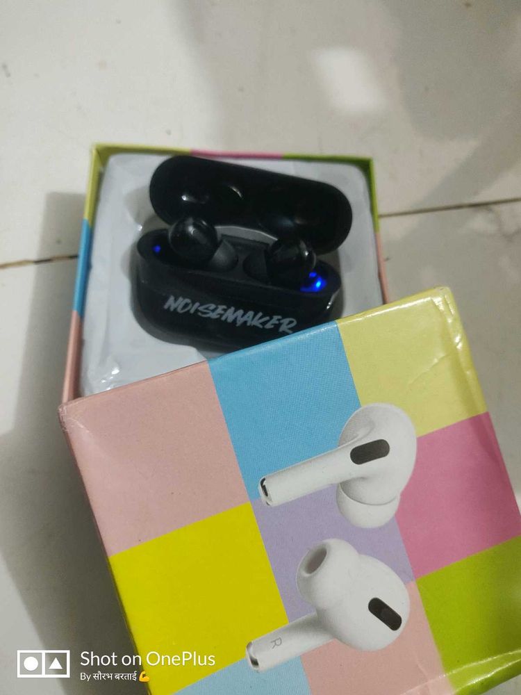 Noisemaker Black Wireless Earbuds