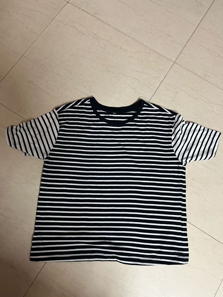 Black &amp; White Women T-shirt