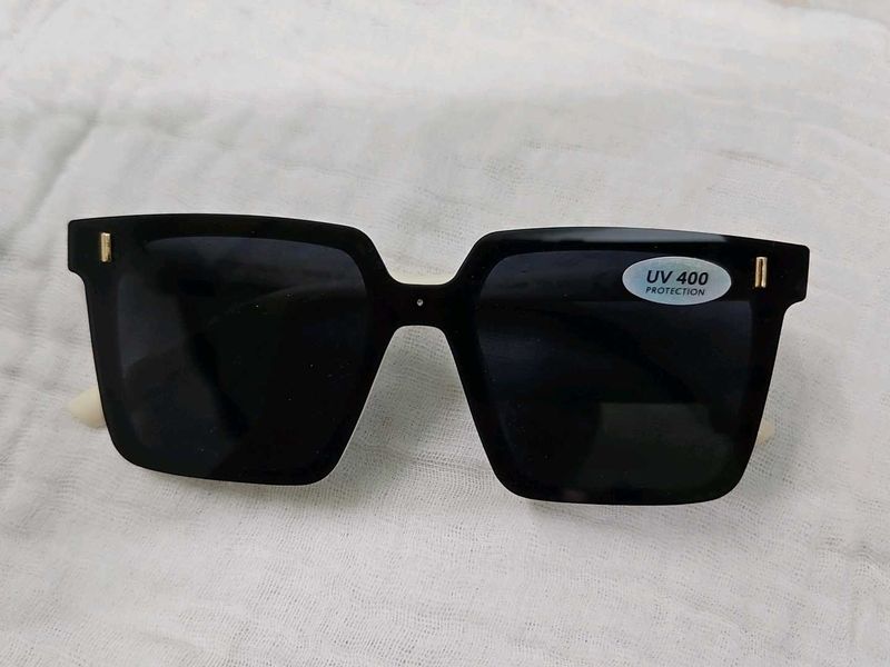 Chic Black Sunglasses