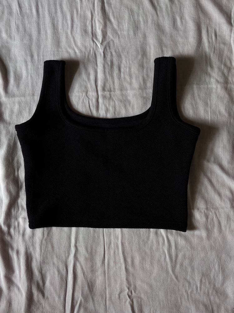 BLACK CROP TOP