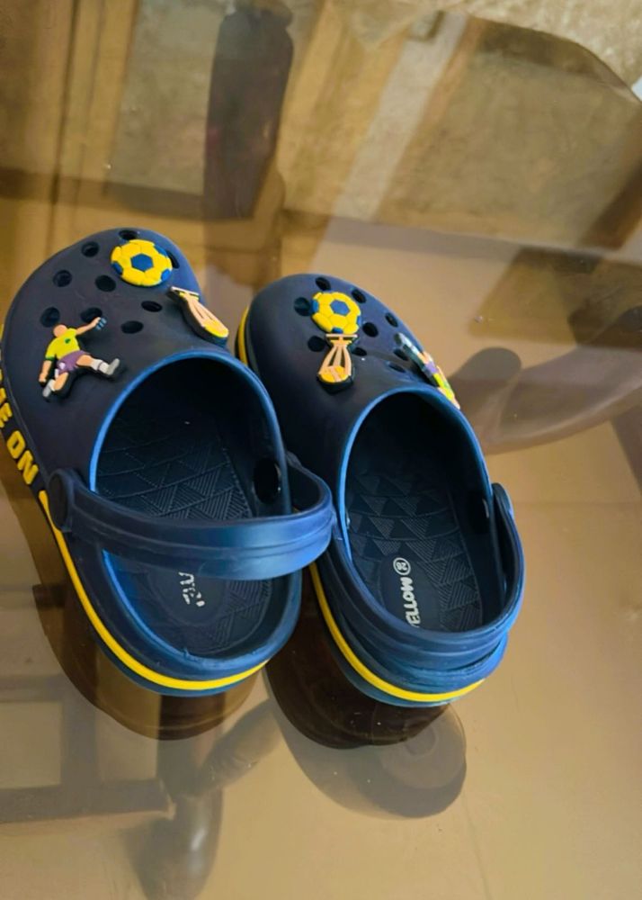 Kids&#39; Soccer Clogs - Size 8