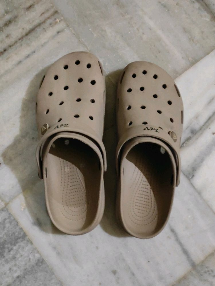 APL Crocs New Size 10