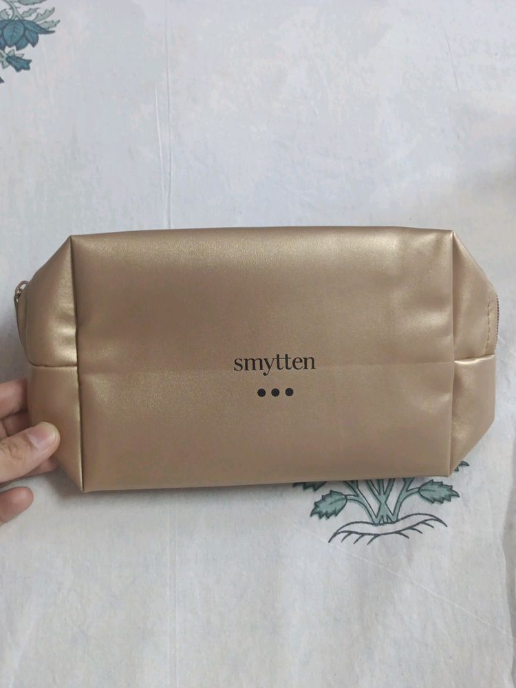 SMYTTEN Golden Vanity Pouch