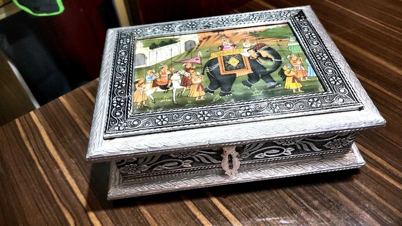 Traditional Oxidised Box