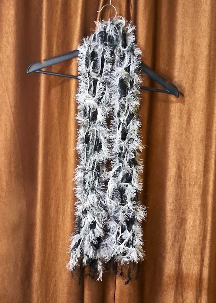 Stylish Black &amp; White Scarf/Stole