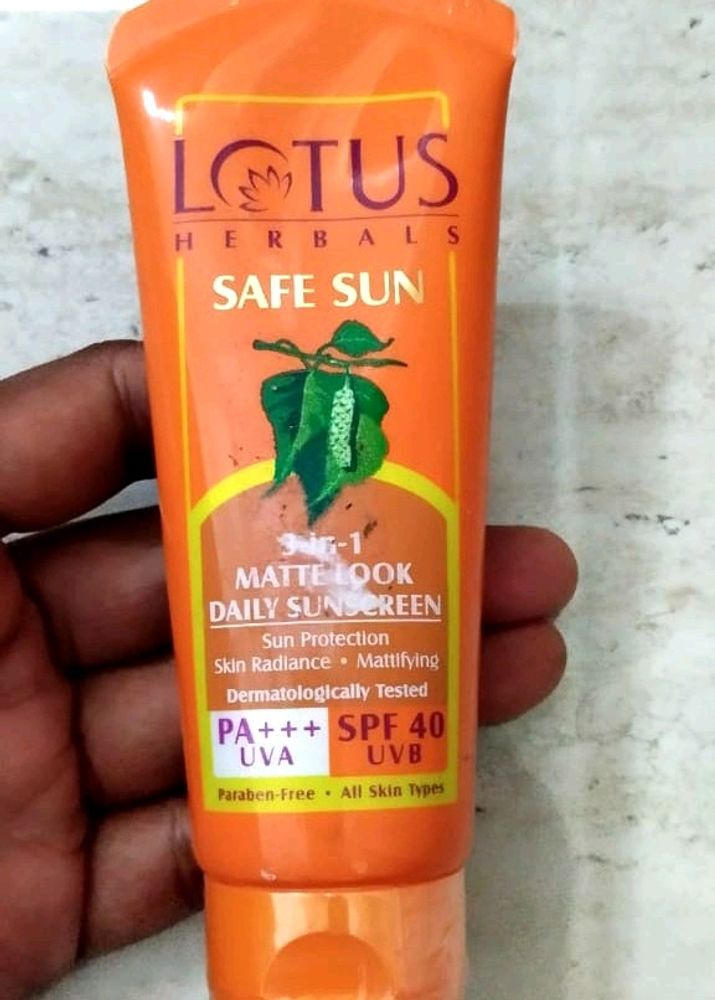 LOTUS  SPF 40