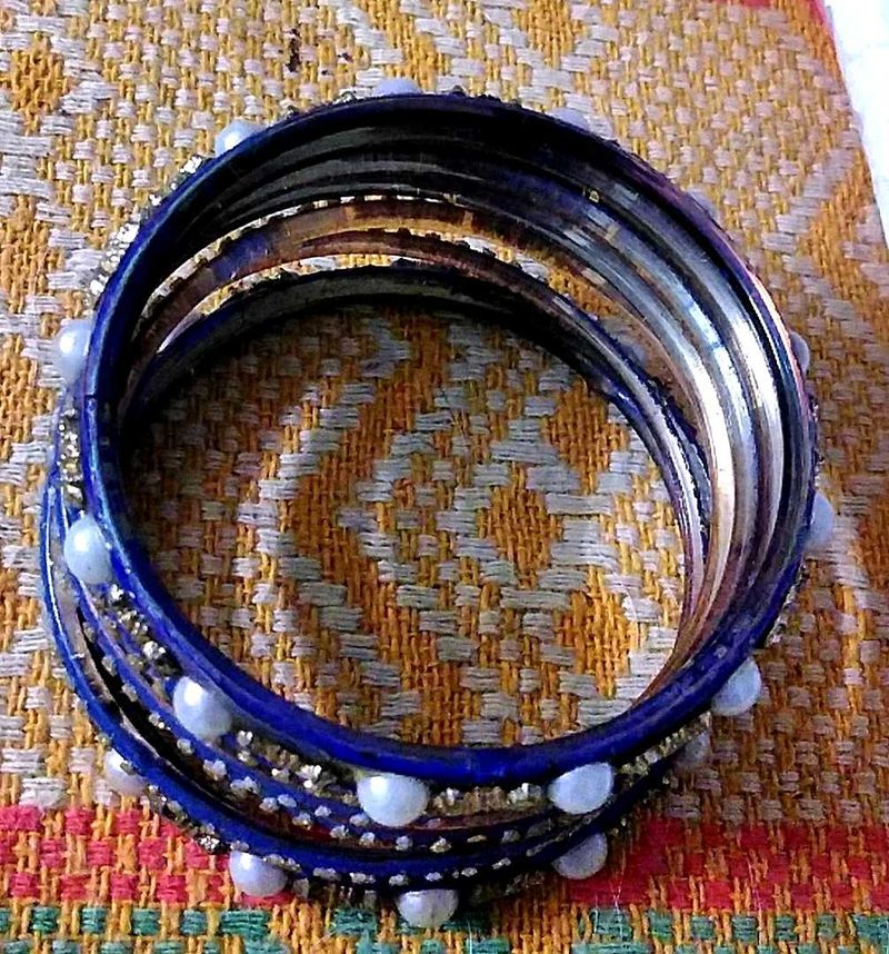 Blue &amp; Pearl Bangle Set