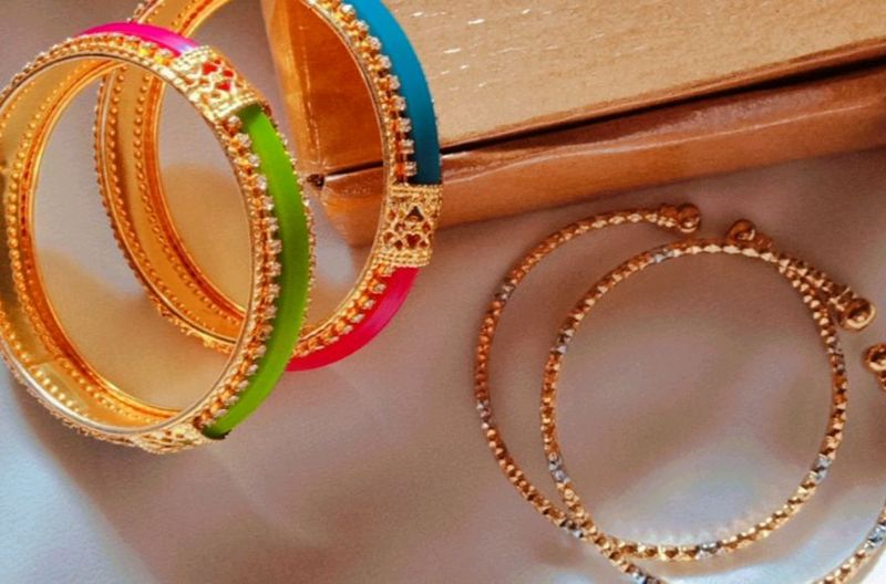 combo of 2 new bangles set + mermaid side purse