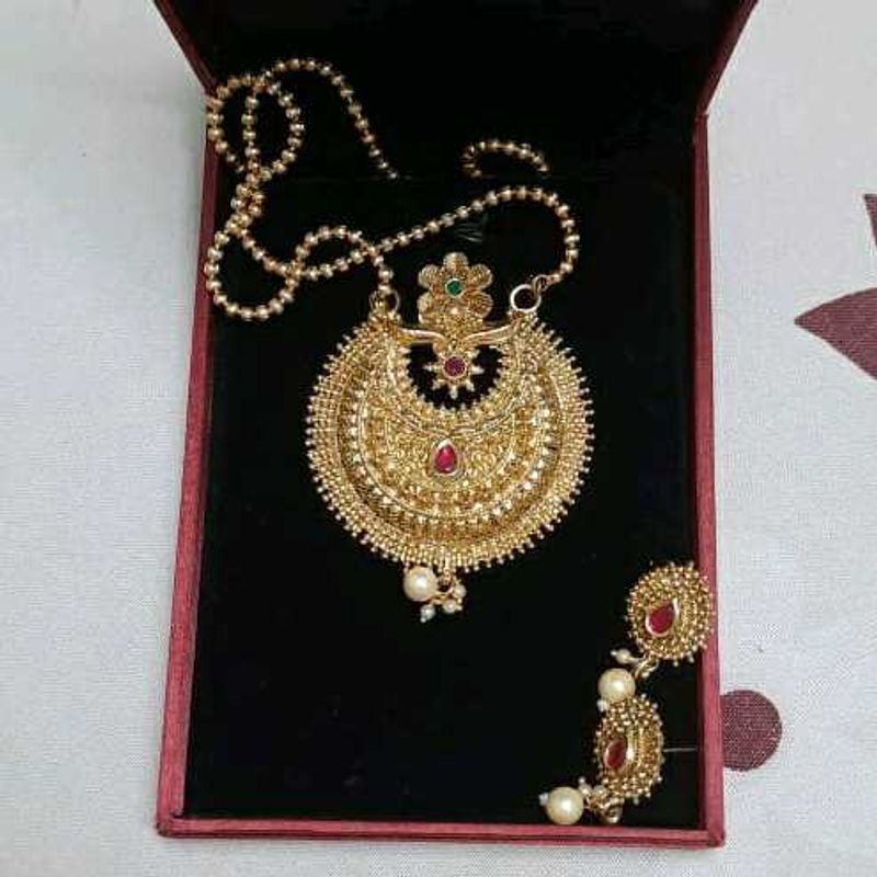 Elegant Gold Plated Necklace Set