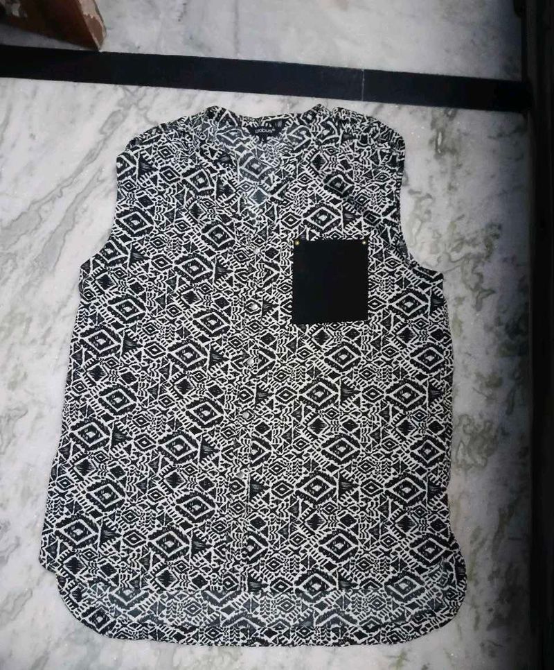 Geometric Print Sleeveless Blouse