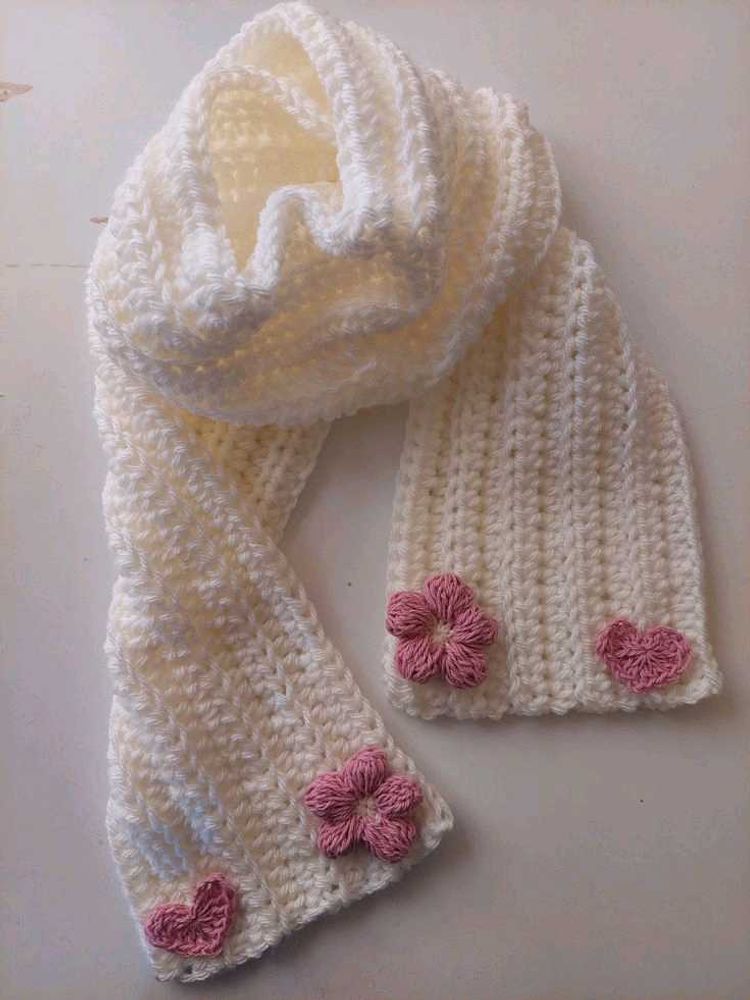 white 🤍 scarf 🧣