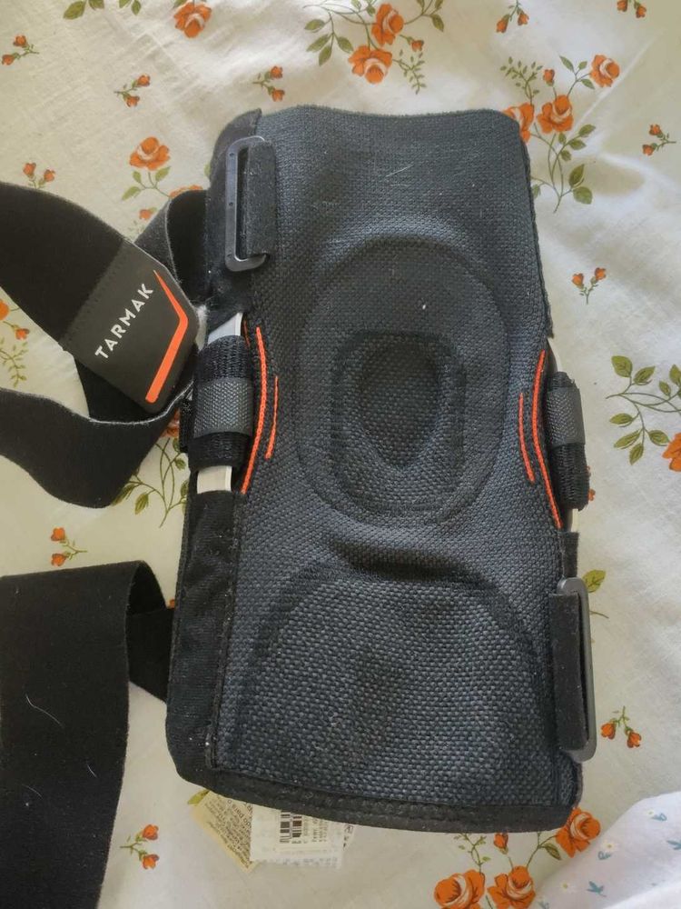Knee Brace With Metal Frame