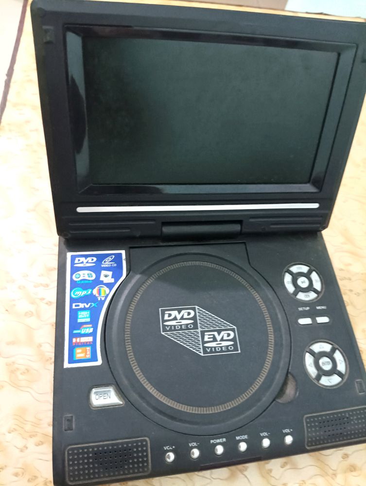 Portable EVD/DVD Player