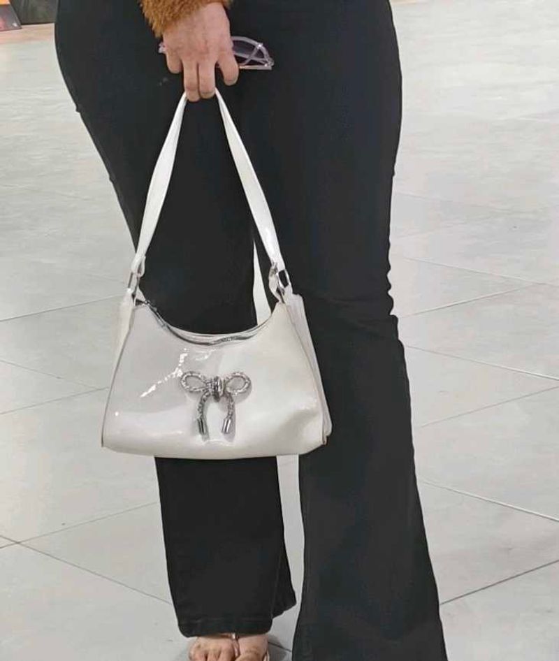 Savana White Shoulder Bag