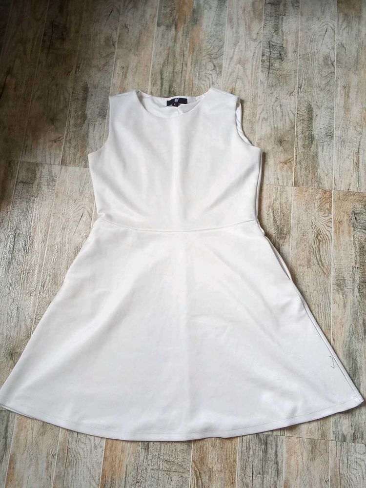 Fig White Sleeveless Dress