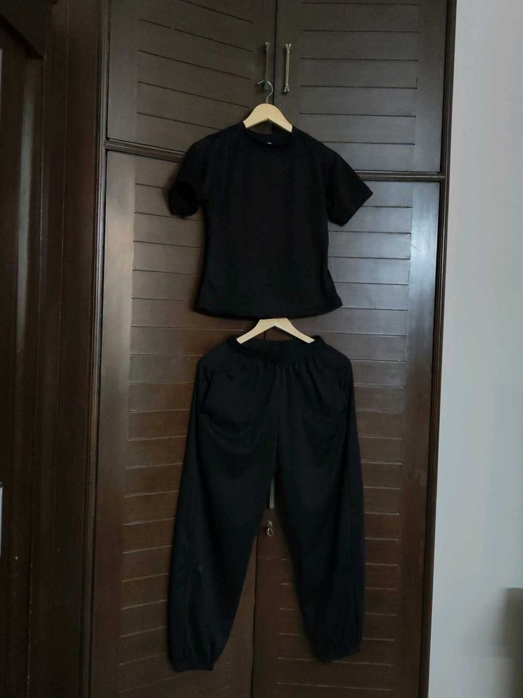 Women Black Slim-fit Joggers Style Track Suit