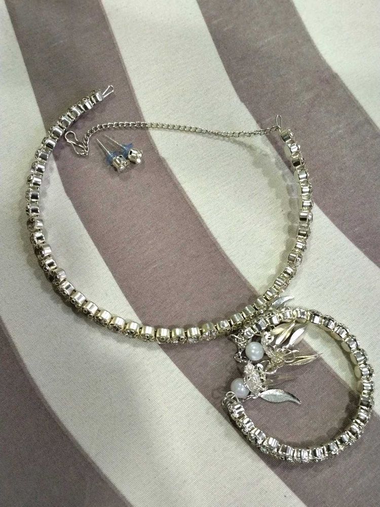 Girlish Neckless