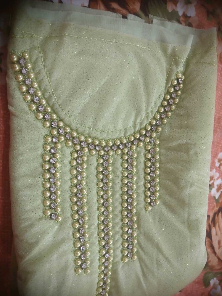 Embroidery neck piece