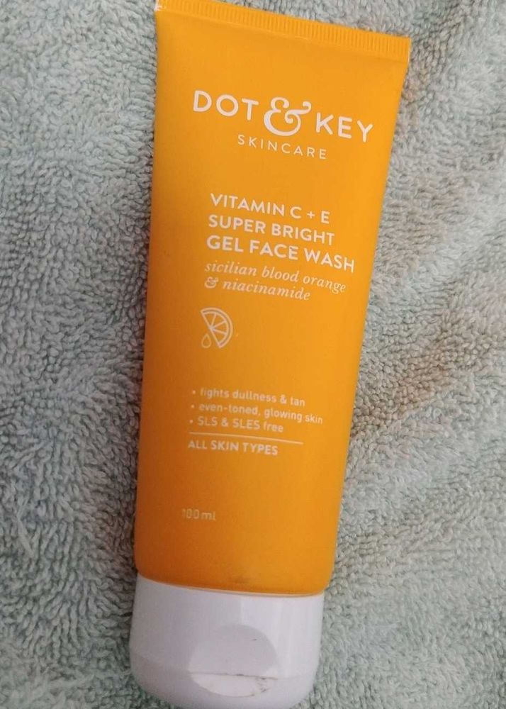 Dot &amp; Key Vitamin C Face Wash