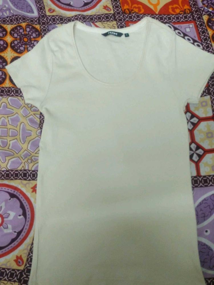 Simple Cream T-Shirt - M