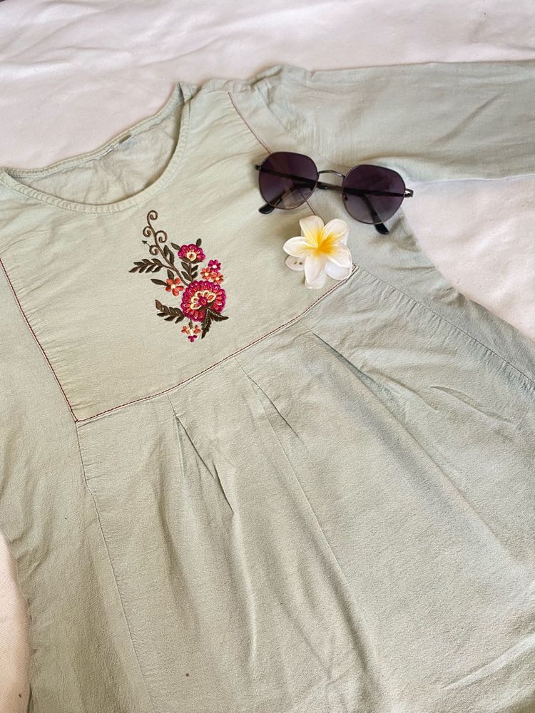 Chic Embroidered Cotton Kurta for Women