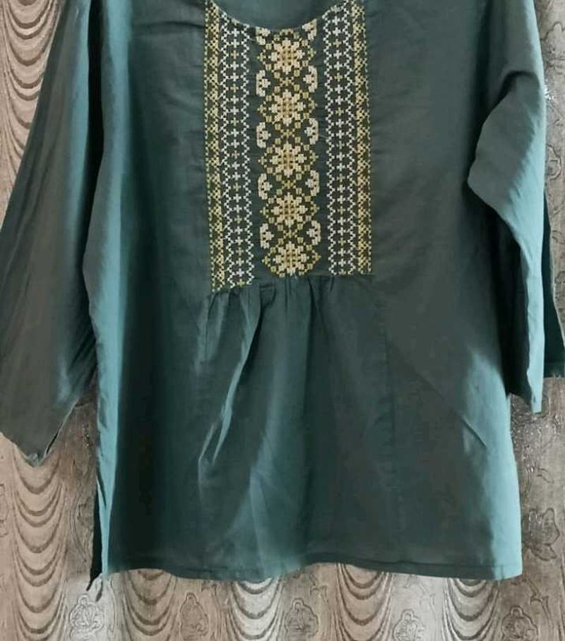 Embroidered Green Tunic Top 💚