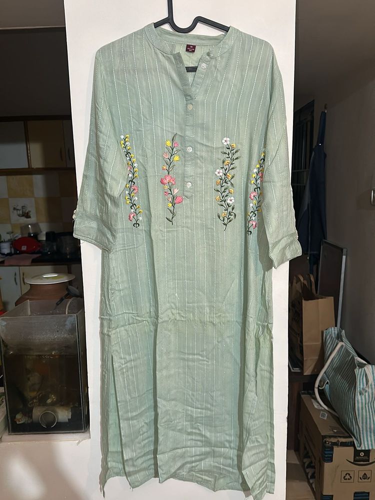3/4th Sleeve Floral Thread Work Kurta