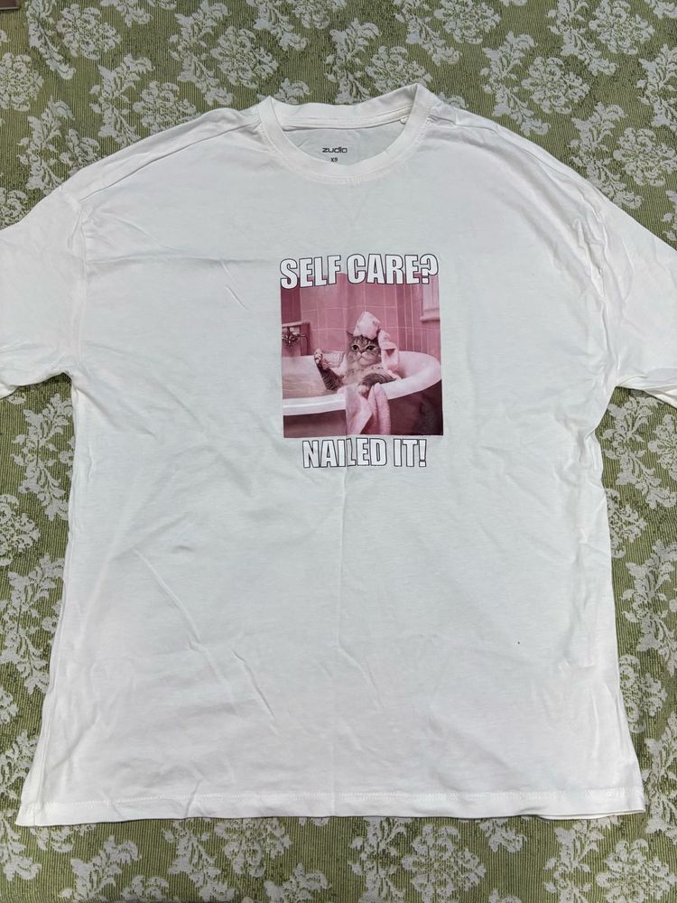 Casual Tee with cute cat print .