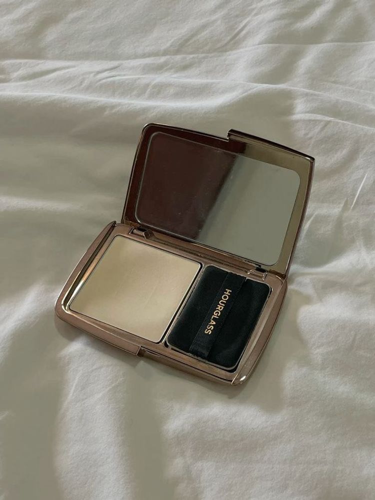 HOURGLASS COMPACT