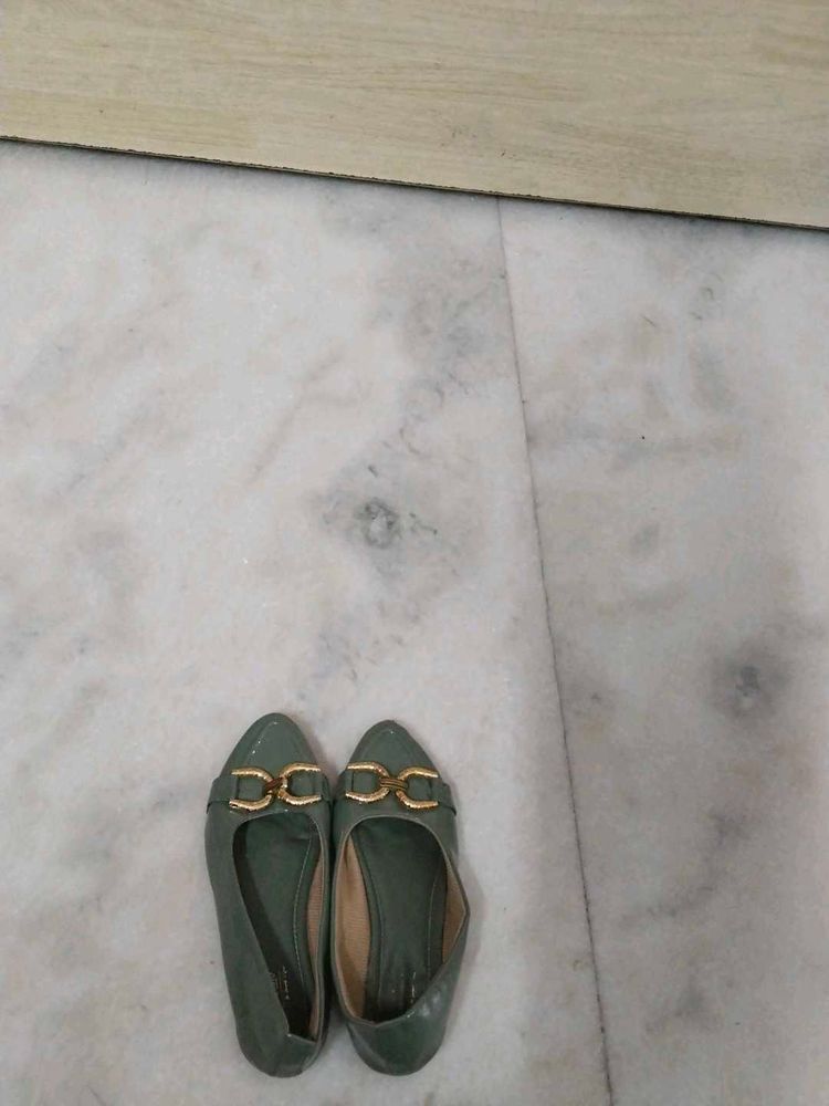 Elegant Green Ballerinas