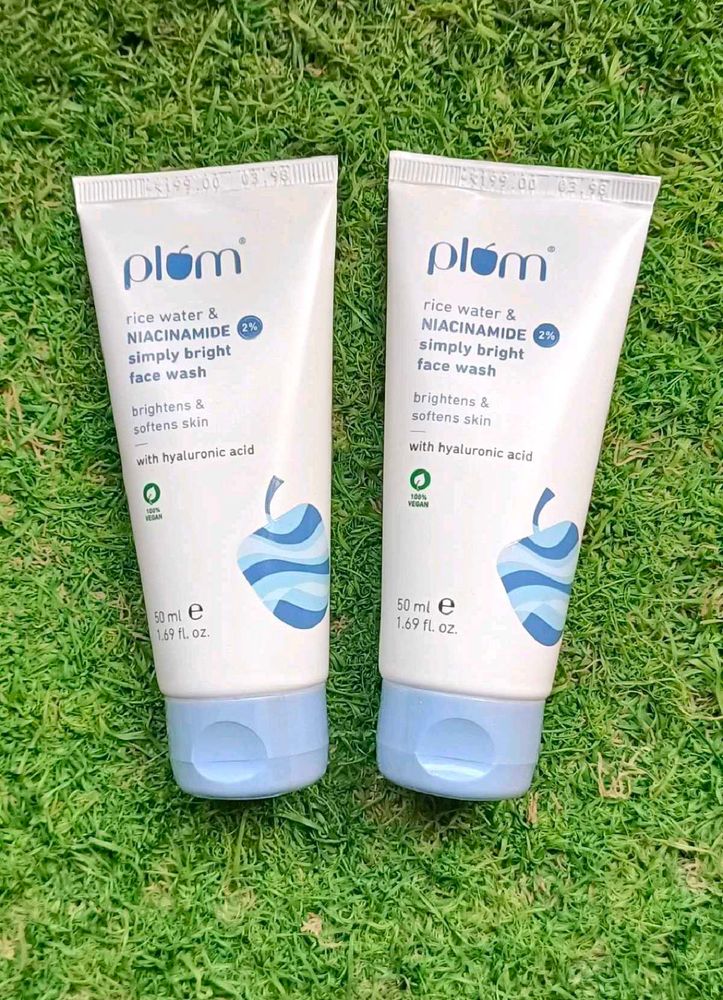 Plum 2% Niacinamide Simply Bright Face Wash Pack O