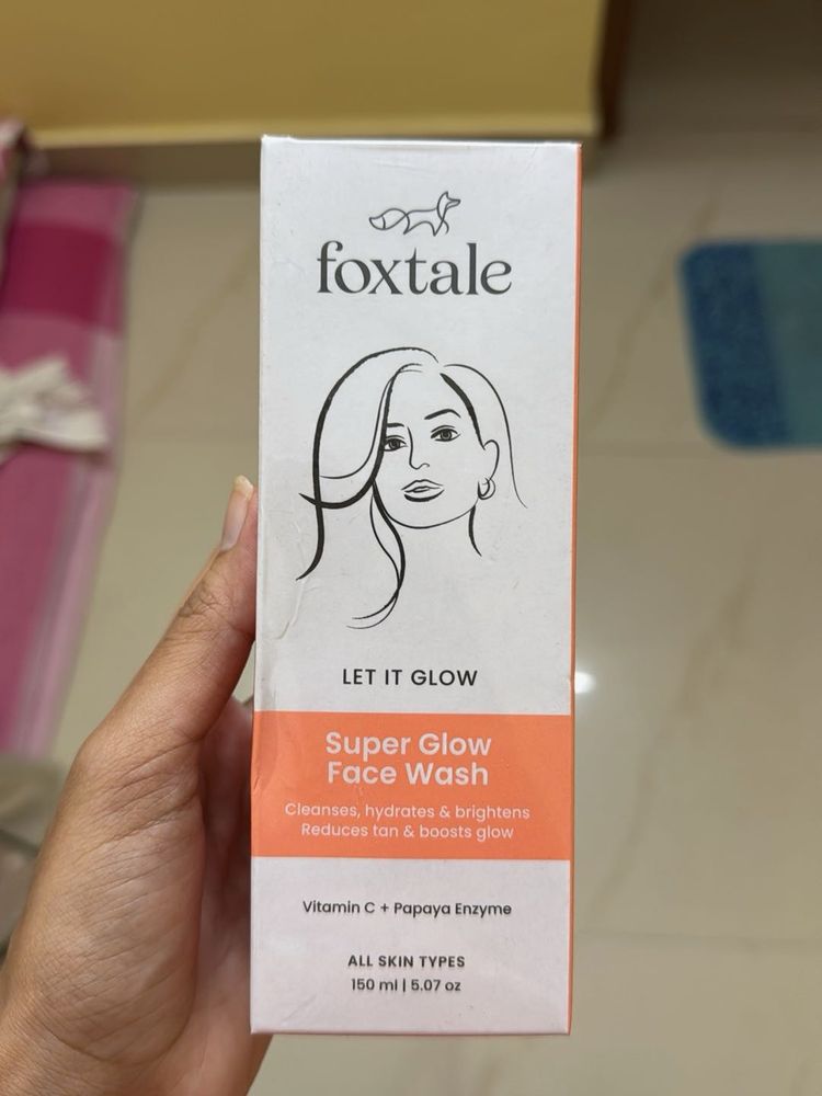 Foxtale Super Glow Face Wash