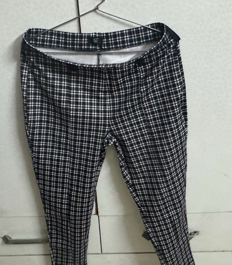 Rio Women’s Black &amp; White Stripes Pants