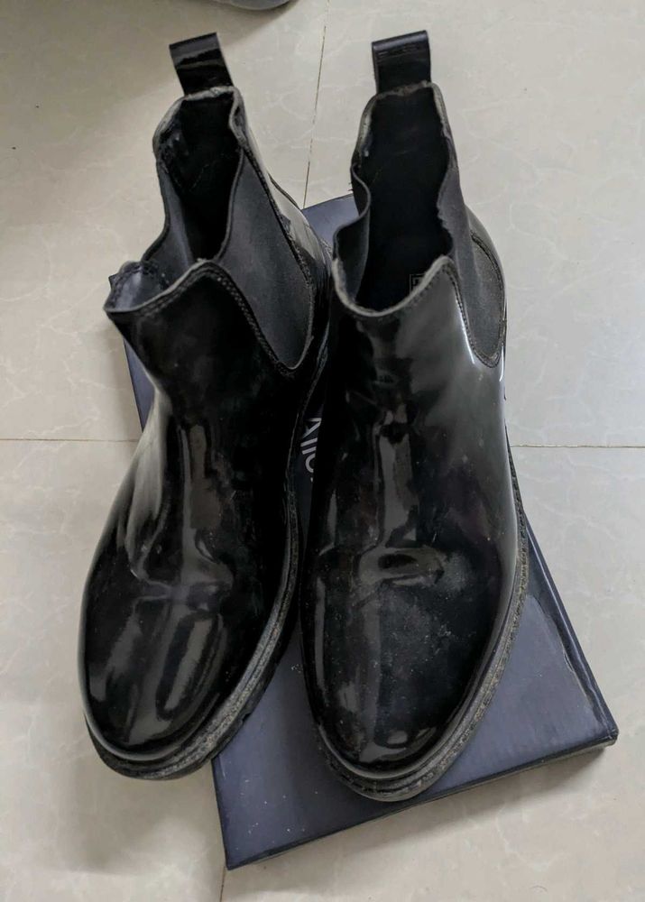 Black Chelsea Boots