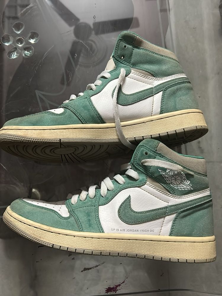 NIKE JORDAN