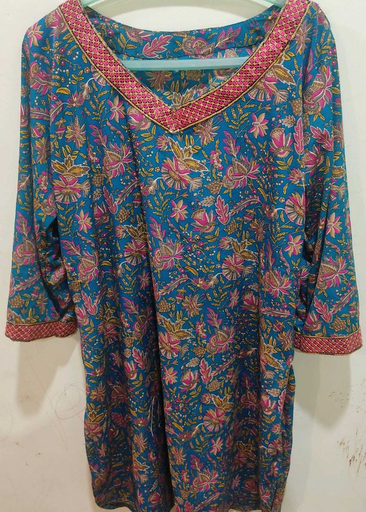 Elegant Floral Printed Kurti with Embroidered Neck